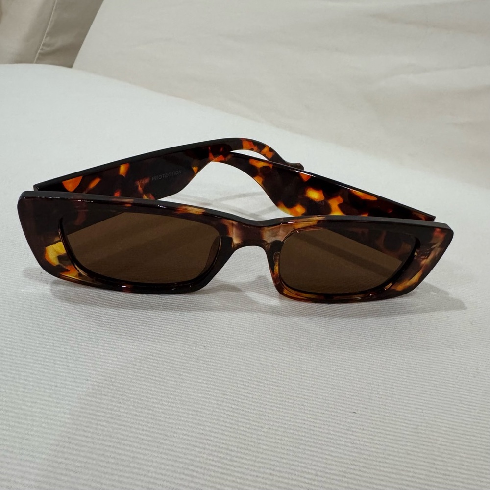 Tortoise Shell Rectangular Sunglasses - image 3